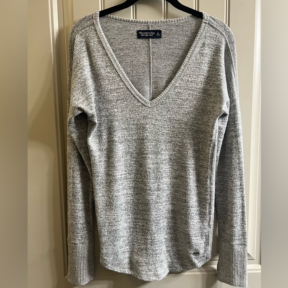 Abercrombie & fitch gray soft AF collection v neck long sleeve top